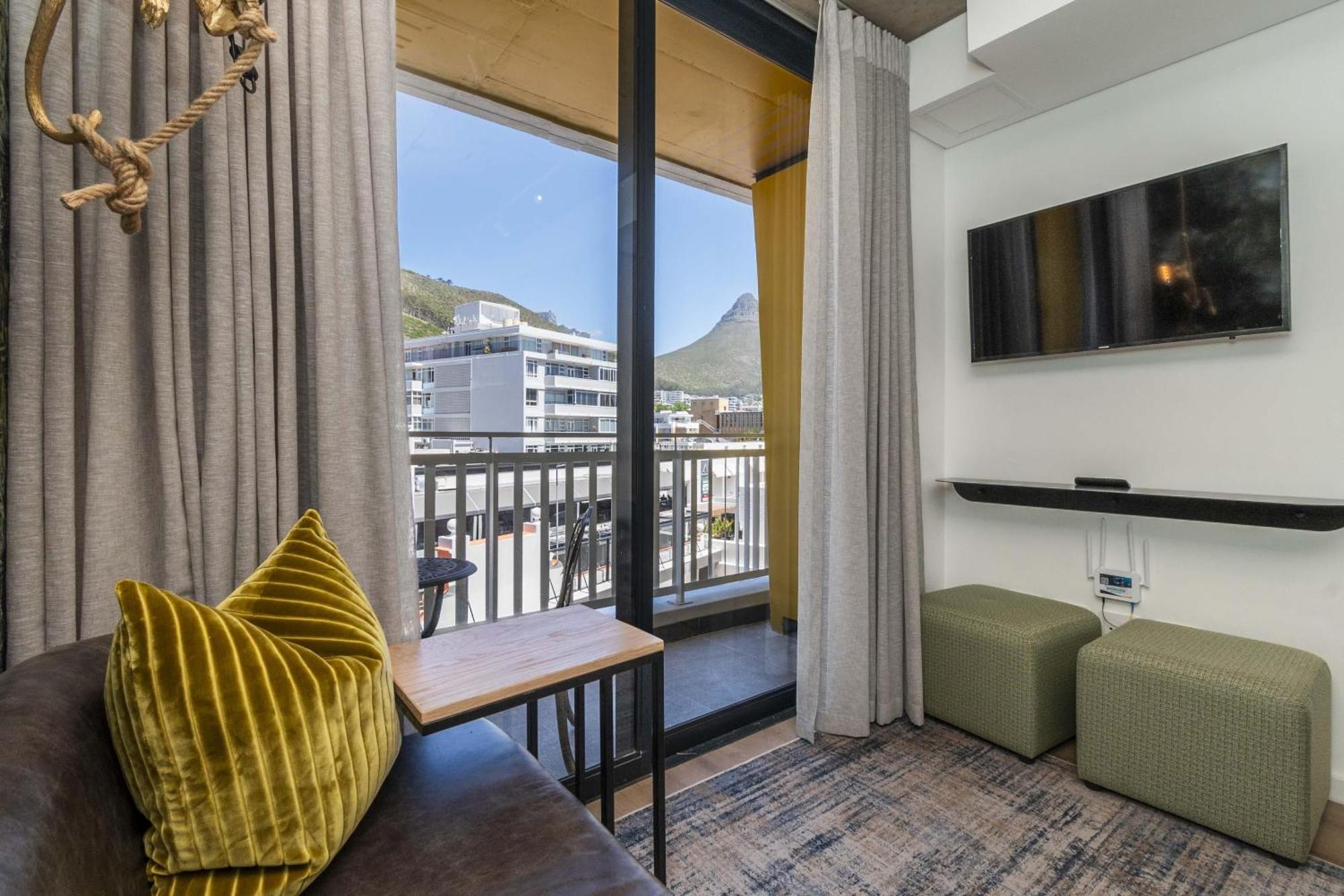Modern At Eighty2 On M Sea Point