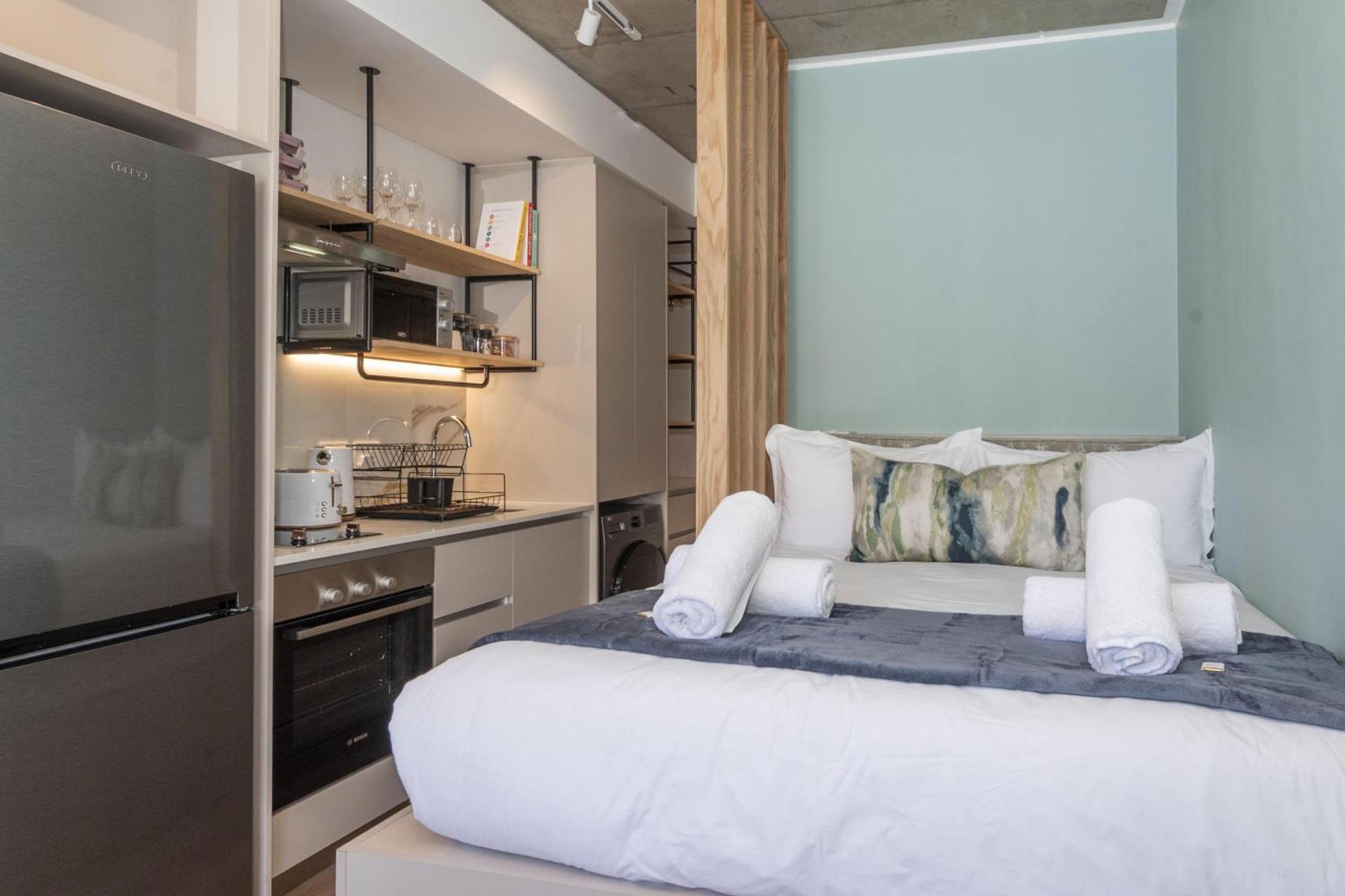 Apartment Modern At Eighty2 On M Sea Point