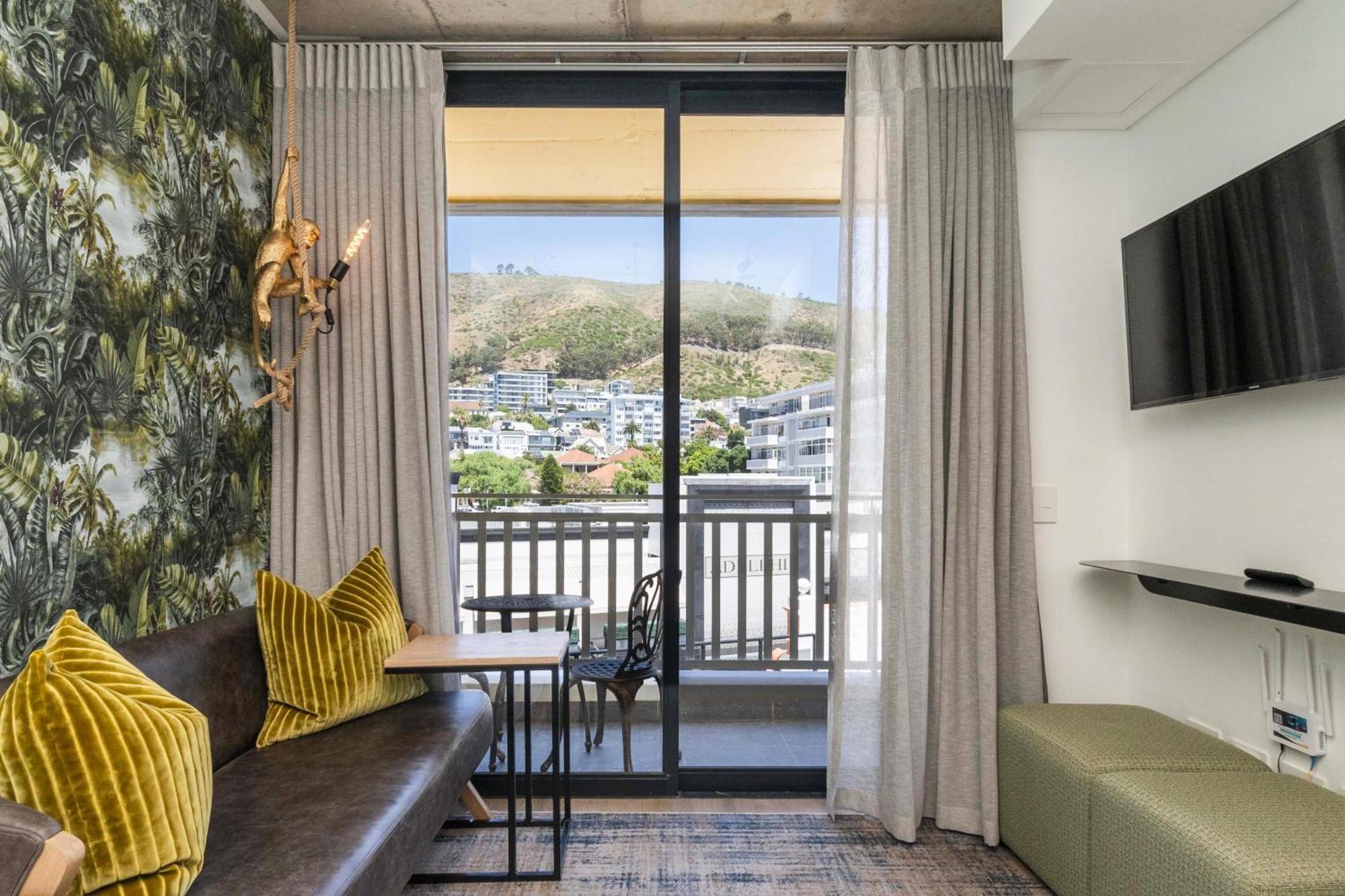 Apartment Modern At Eighty2 On M Sea Point Cape Town