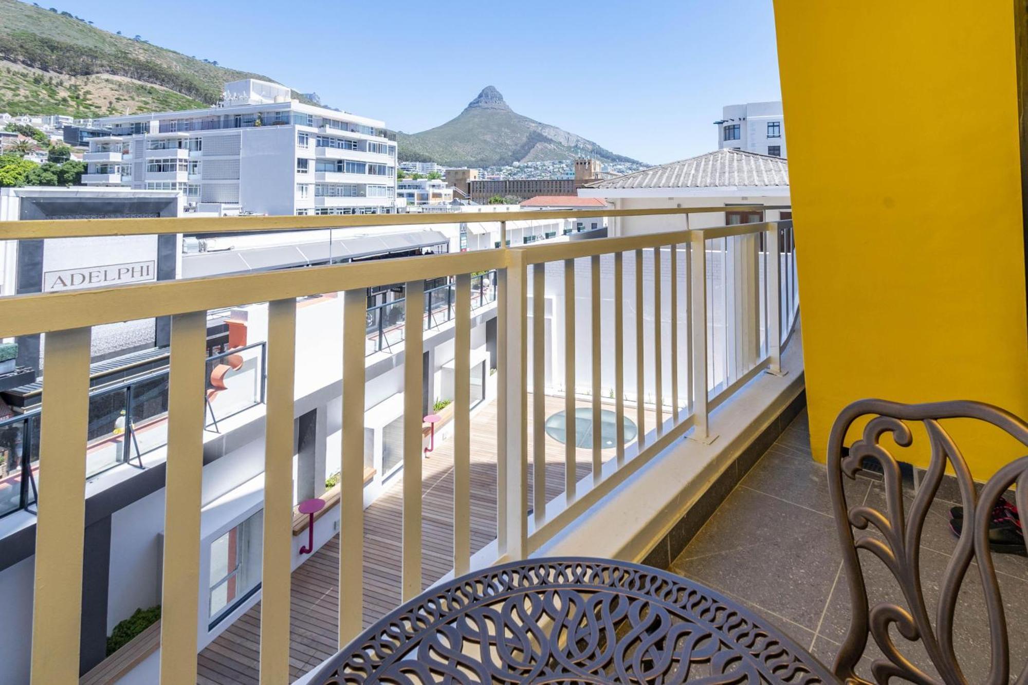 Apartment Modern At Eighty2 On M Sea Point Cape Town
