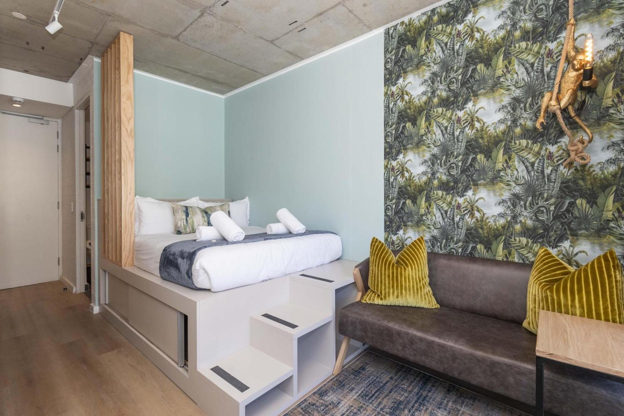 Apartment Modern At Eighty2 On M Sea Point *