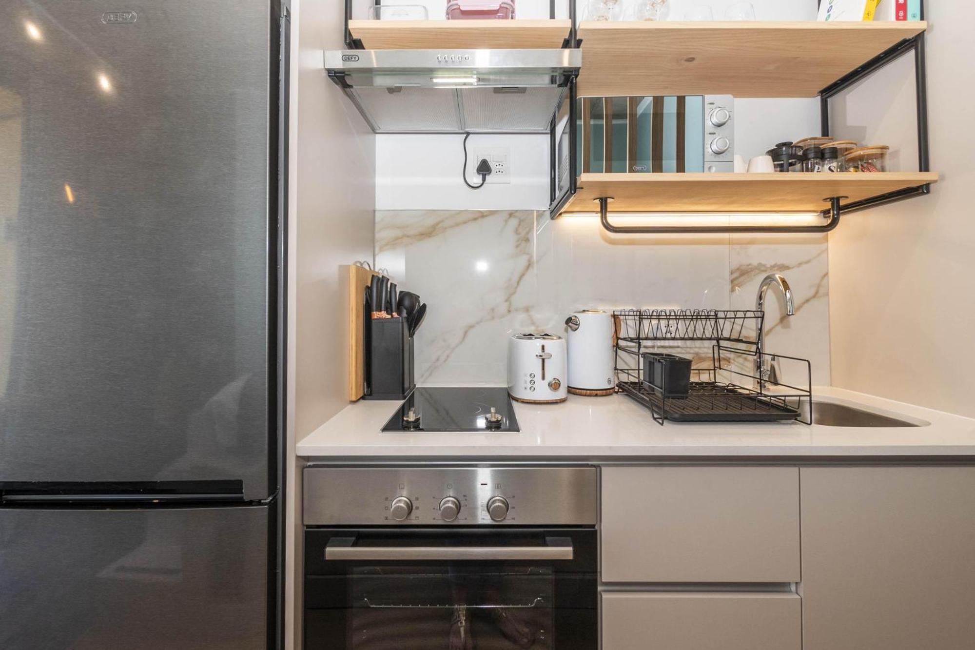 Apartment Modern At Eighty2 On M Sea Point Cape Town