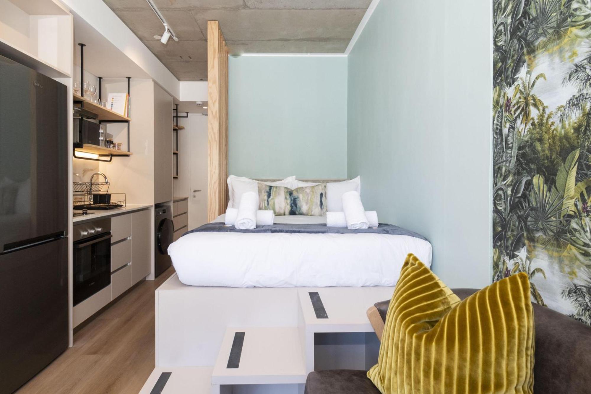 Modern At Eighty2 On M Sea Point Apartment *