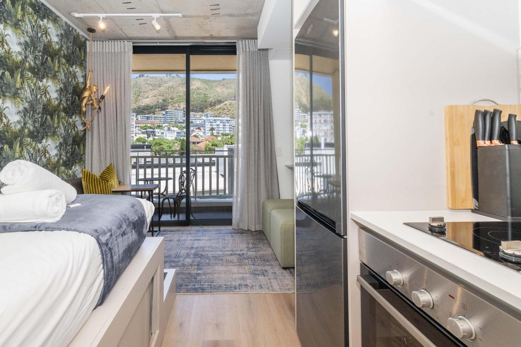 Modern At Eighty2 On M Sea Point Apartment